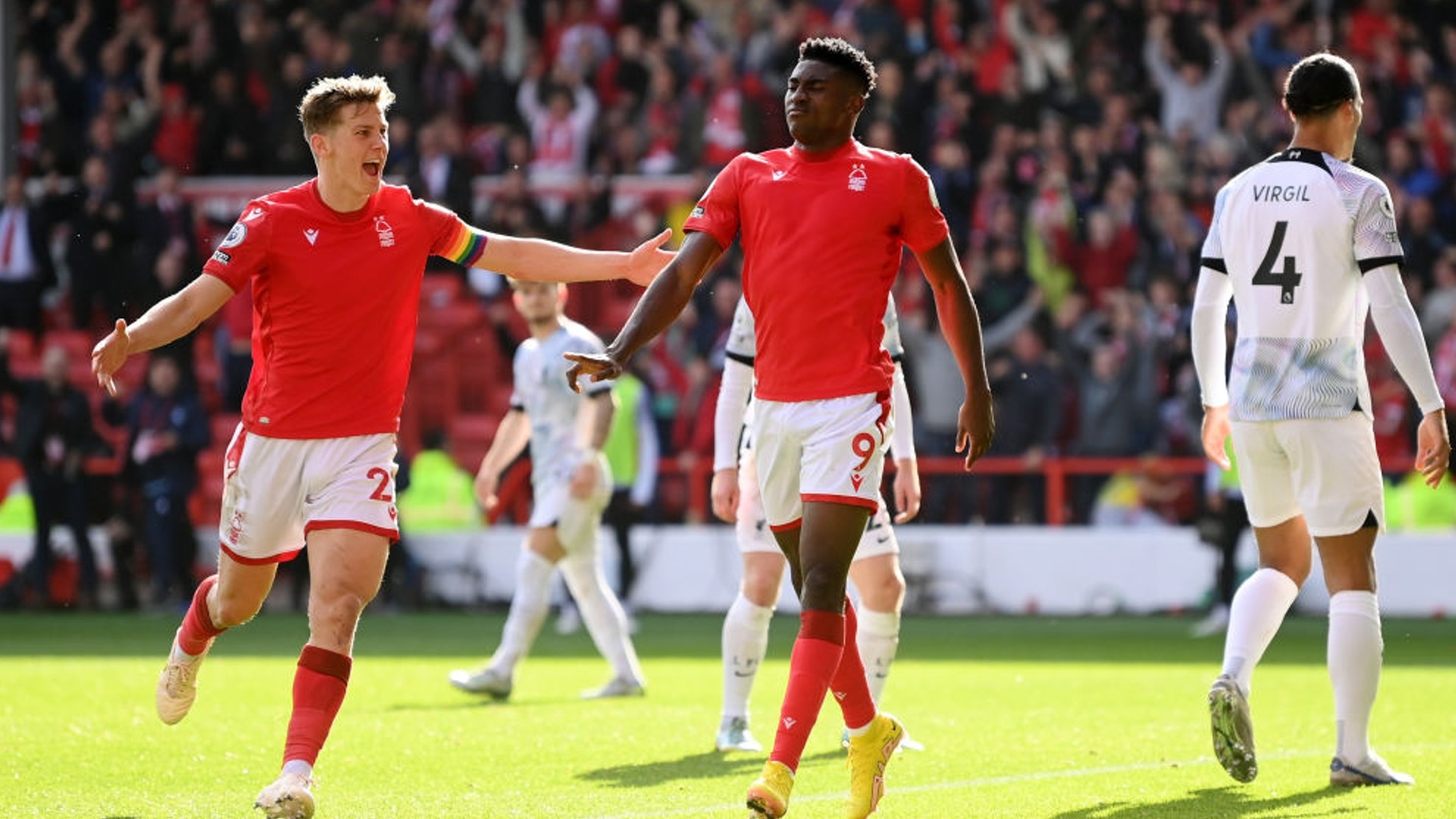 拉扯对方的 拉扯对方的