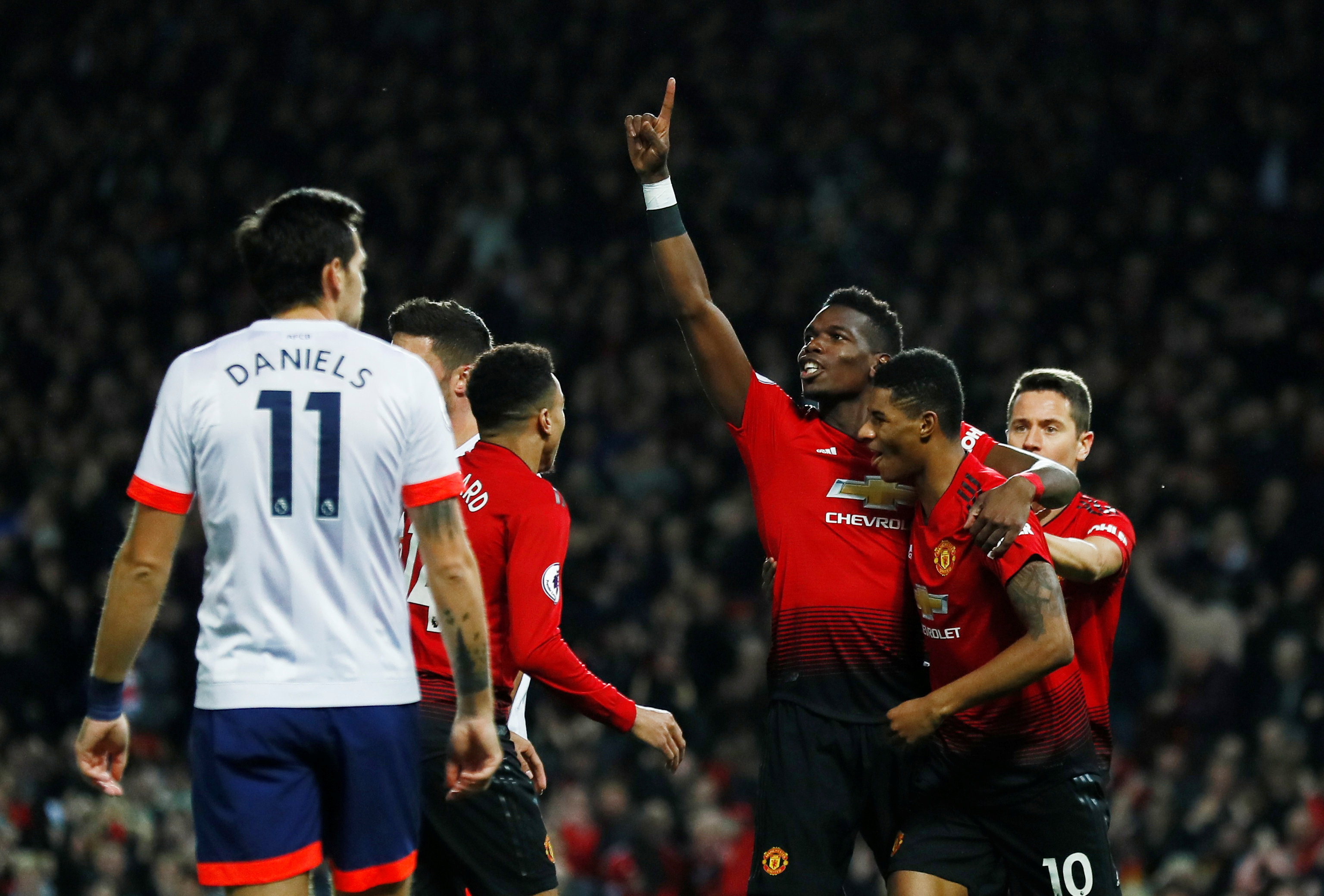 背后是否隐 背后是否隐