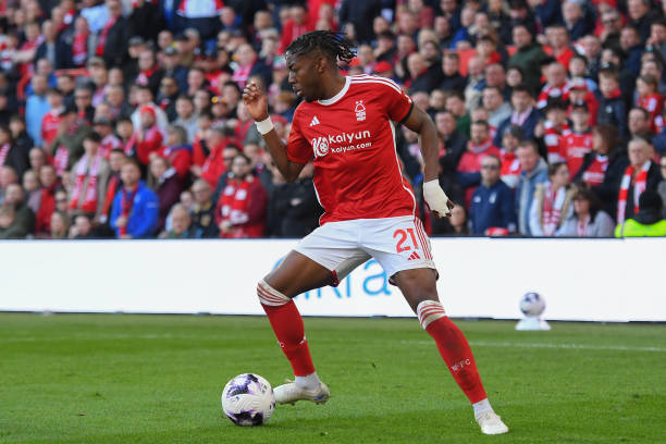 更加坚定信 更加坚定信